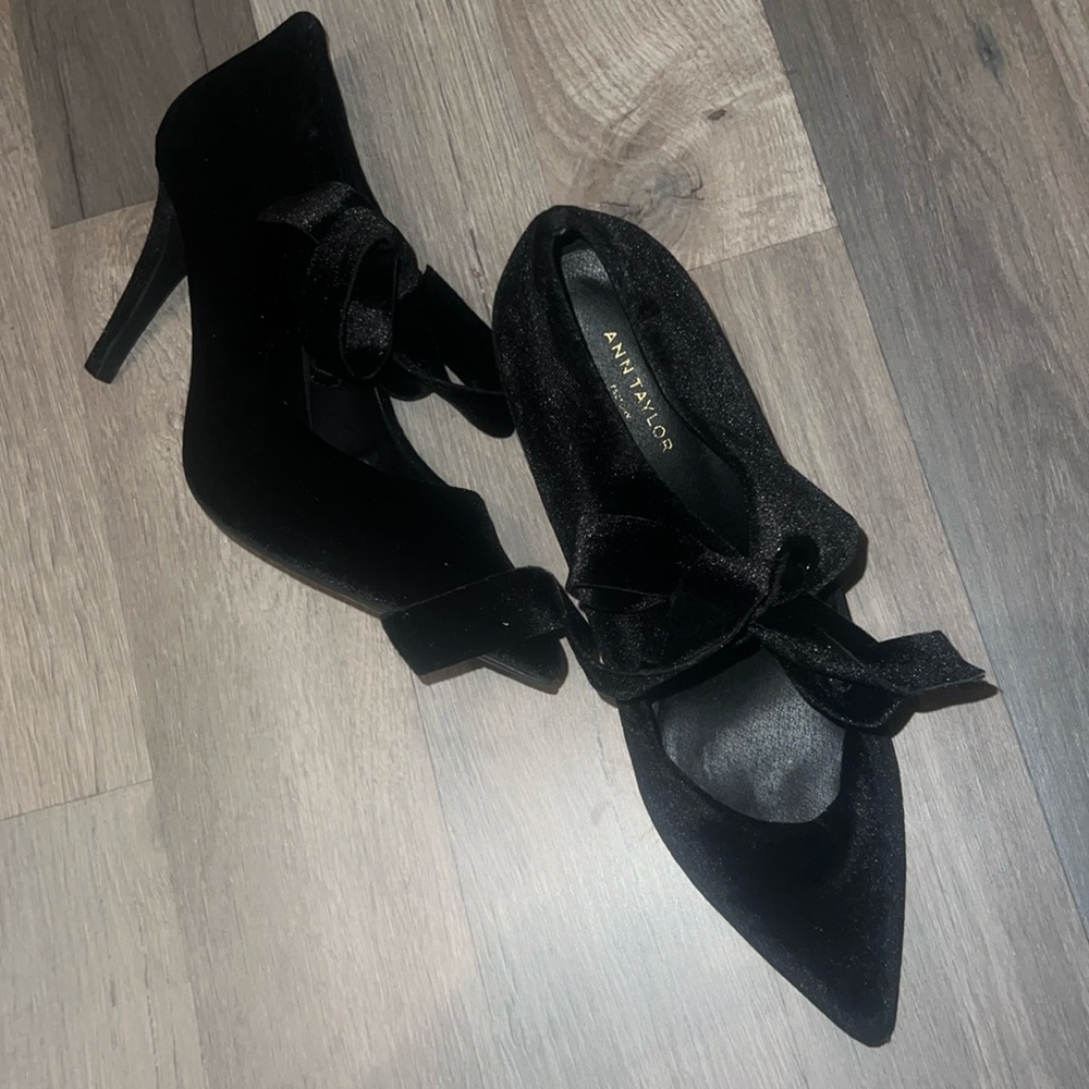 Black velour mid heels